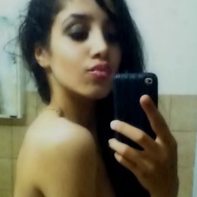 DasiaLicksIt27